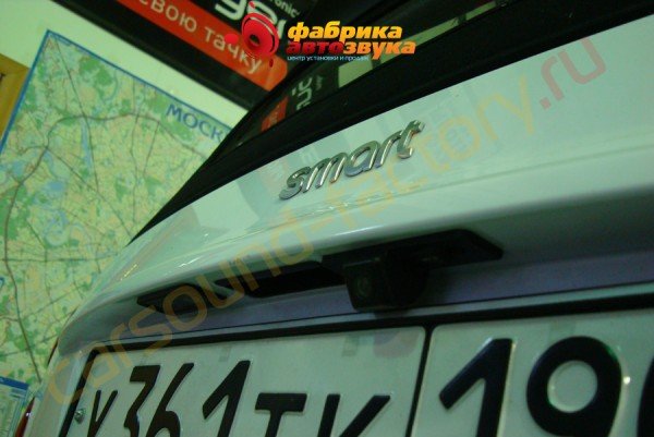 установка камеры заднего вида AVIS AVIS Merсedes Smart