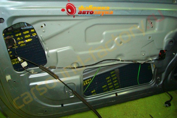 шумоизоляция двери первым слоем SGM Opel Corsa