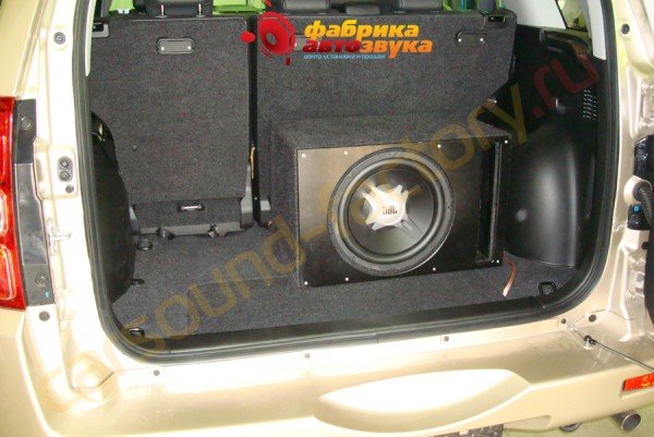 установка сабвуфера JBL JBL Suzuki Grand Vitara