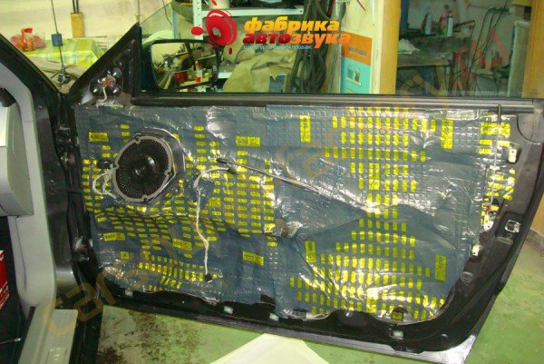 шумоизоляция дверей в 2 слоя SGM Ford Mustang