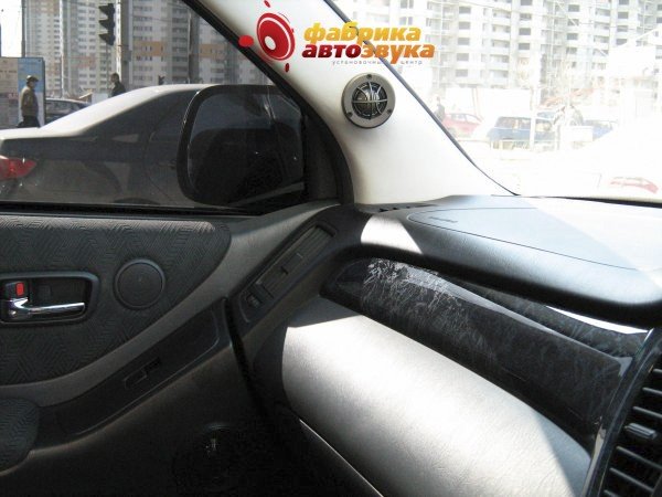 Установка пищалок DLS в подиум DLS UR1 Toyota Highlander