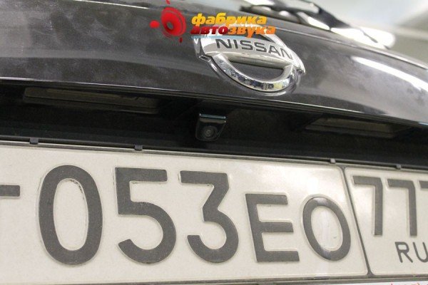 установка камеры заднего вида - Nissan Juke