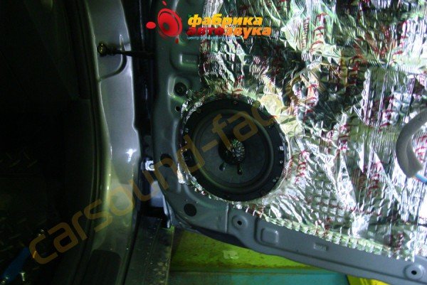 установка акустики DLS DLS R6A Nissan Tiida
