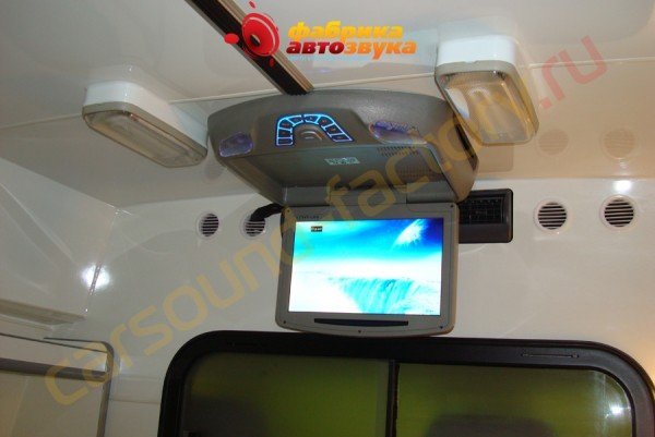 установка потолочного монитора с DVD AVIS Volkswagen Transporter