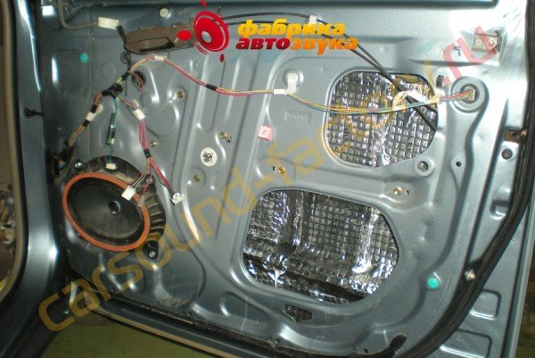 шумоизоляция дверей в 1 слой SGM Toyota Sienna