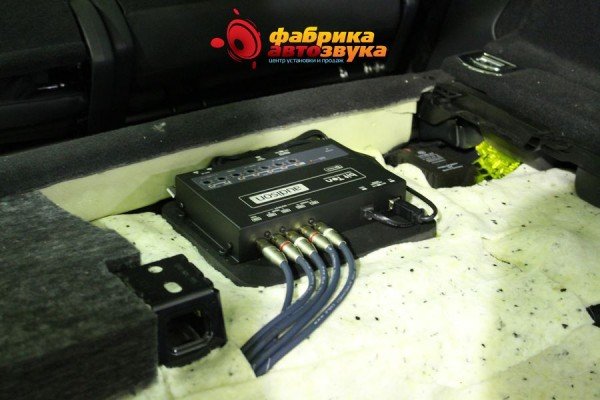 установка и подключение процессора Audison Audison bit Ten Volkswagen Touareg 2014+