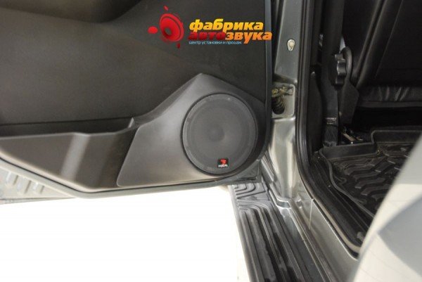 акустика в подиум Focal UAZ Patriot