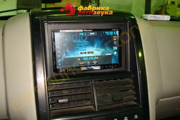 головное устройство Pioneer AVH-X8500BT Pioneer AVH-X8500BT Ford Explorer