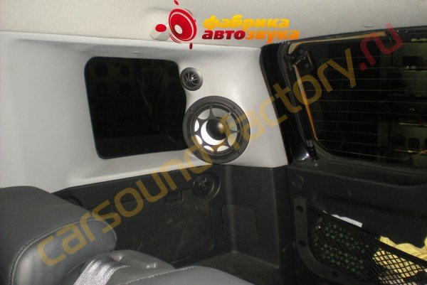 изготовление подиумов под акустику - Toyota FJ Cruiser