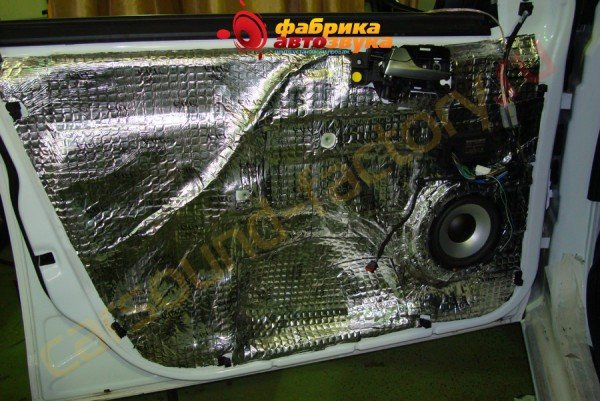 установка акустики DLS UP36i Bass DLS UP36i Bass Ford Mondeo