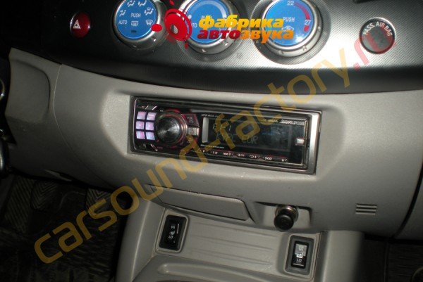 установка магнитолы Alpine CDE-9882Ri Alpine CDE-9882Ri Mitsubishi L200