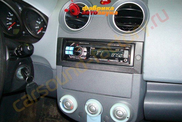 установка автомагнитолы Alpine CDE-125BT Mitsubishi Colt