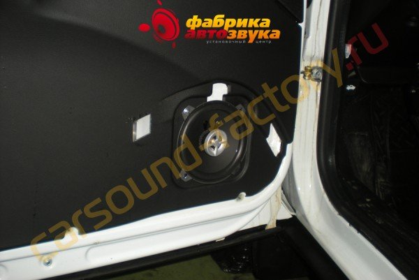 установка передней акустики Magnat Magnat Chevrolet Niva