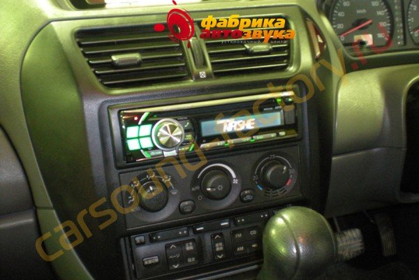 установка автомагнитолы Alpine CDE-111R Alpine CDE-111R Mitsubishi RVR