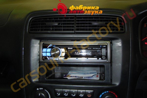 Установка автомагнитолы с Bluetooth Alpine CDE-114BTi Honda Stream
