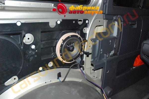 установка акустики DLS 426 Volkswagen Multivan