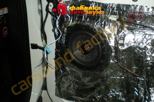 установка акустики DLS B6A в передние двери DLS B6A Land Rover Freelander