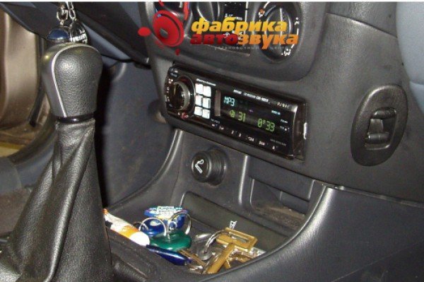 Установка магнитолы Alpine Alpine CDE-9880R Nissan Almera Classic