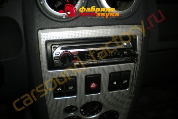 Установка магнитолы Sony SONY CDX-GT420U Renault Logan