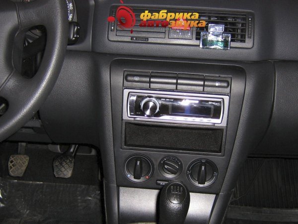 Головное устройство Pioneer Pioneer DEH-P6900IB Skoda Octavia