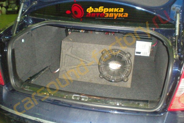 установка сабвуфера Kicx Kicx Volkswagen Passat 5