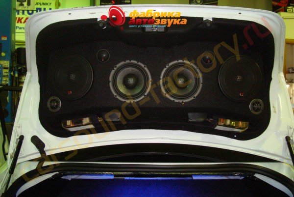 Изготовление подиума на крышку багажника carsound Ford Focus 3