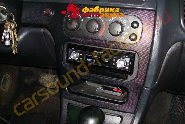 установка автомагнитолы Pioneer DEH-P88RSII Pioneer DEH-P88RSII Dodge Intrepid