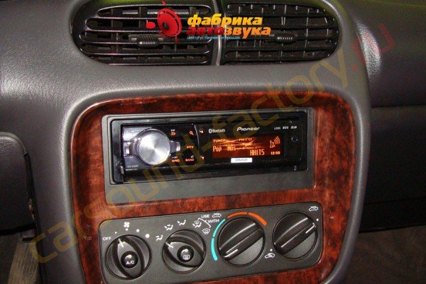 установка автомагнитолы Pioneer DEH-8400BT Pioneer DEH-8400BT Chrysler Cirrus