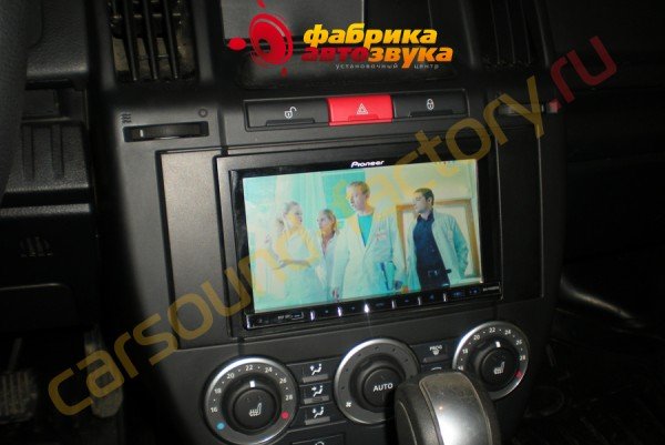 установка магнитолы Pioneer AVH-P4100DVD Pioneer AVH-P4100DVD Land Rover Freelander