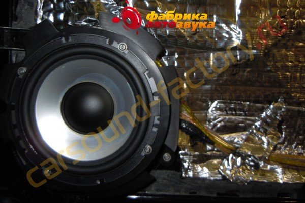 Установка Hi-Fi акустики DLS UP6i Skoda Octavia