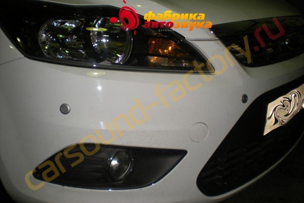 установка передних парктроников Challenger PM-V8 Ford Focus 2