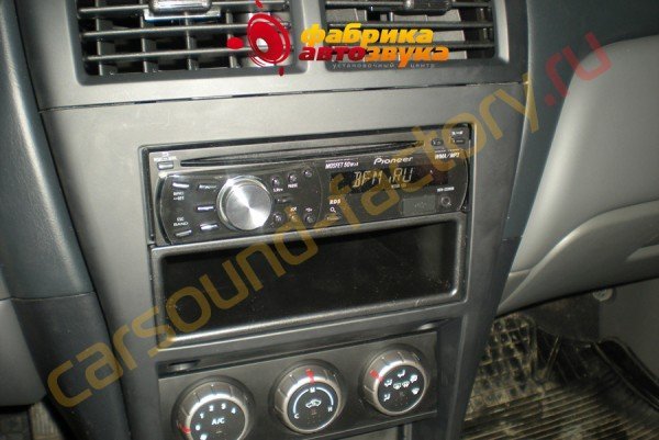 инсталляция автомагнитолы Pioneer DEH-2220UB Pioneer DEH-2220UB Nissan Almera Classic
