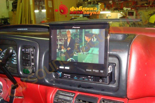 установка автомагнитолы Pioneer AVH-5400DVD Pioneer AVH-5400DVD Dodge Caravan