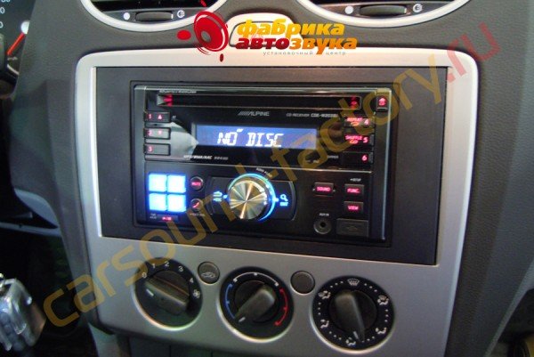 Установка автомагнитолы Alpine CDE-W203Ri Ford Focus 2