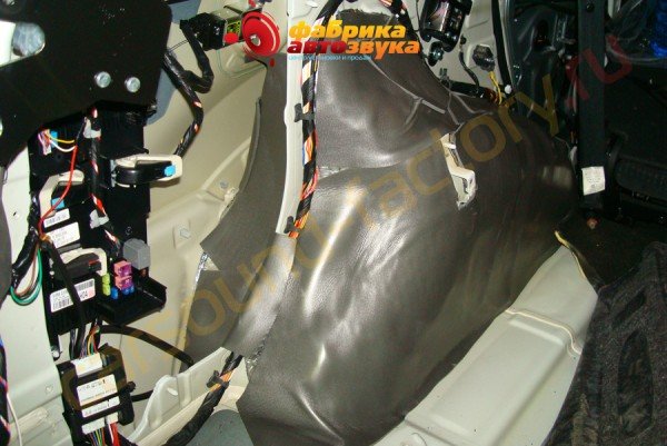 шумоизоляция арок в 2 слоя SGM Kia Mohave
