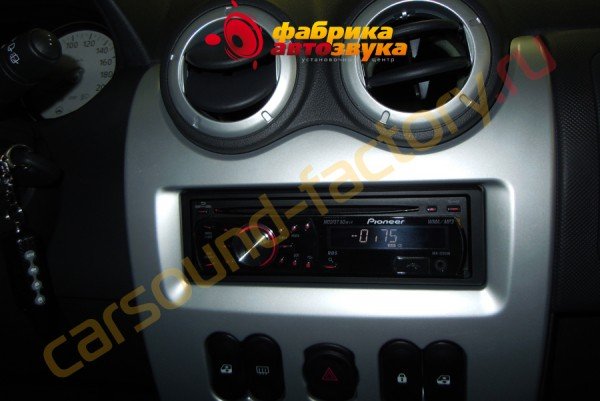 установка автомагнитолы Pioneer DEH-2200UB Renault Sandero