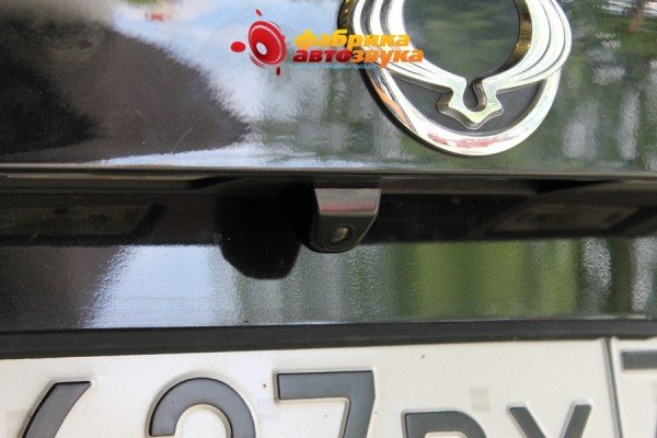 установка камеры заднего вида AVIS SsangYong Stavic