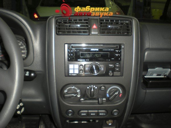 Установка магнитолы Alpine Alpine CDE-W203RI Suzuki Jimny
