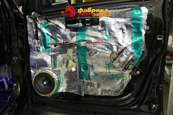 установка акустики в передние двери DLS Suzuki Grand Vitara
