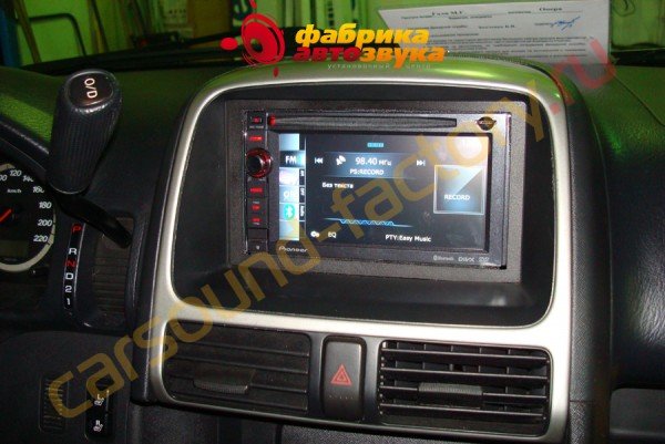 Установка мультимедийного центра Pioneer AVIC-F930BT Pioneer AVIC-F930BT Honda CR-V