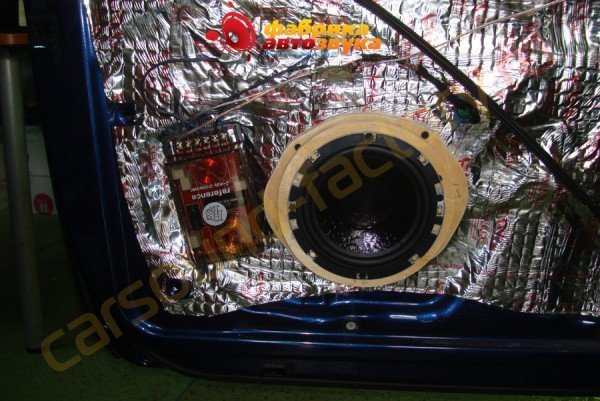 установка фронтальной акустики DSL DLS R6A Volkswagen Golf 5
