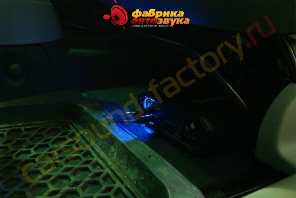 установка усилителя мощности rockford fosgate Renault Kangoo