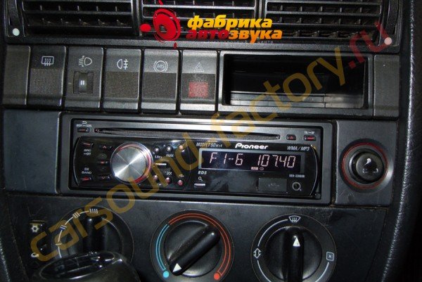 Установка автомагнитолы Pioneer Pioneer DEH-2200UB Audi 100