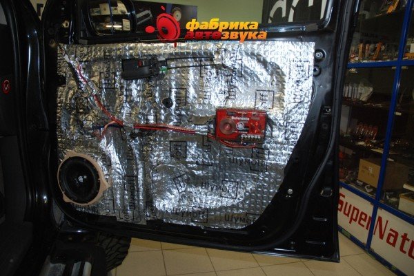 установка динамиков DLS DLS Toyota Hilux