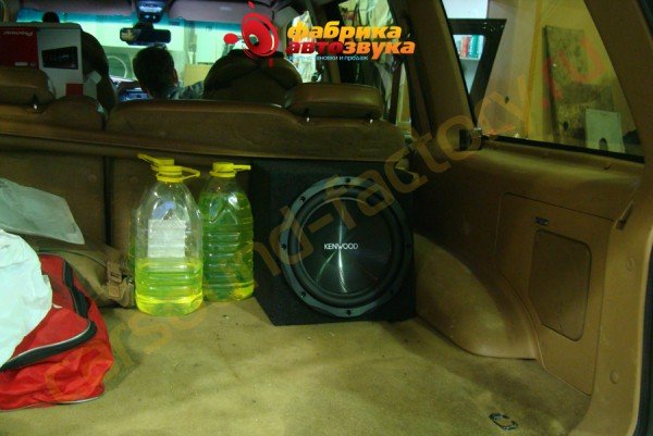 установка сабвуфера Kenwood Kenwood Ford Explorer