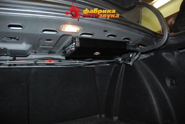 усилитель на полку DLS Renault Fluence