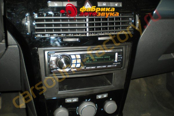 установка автомагнитолы Alpine CDA-9887R Alpine CDA-9887R Opel Astra