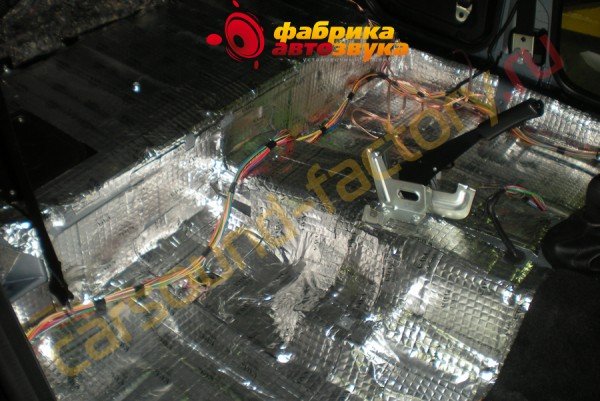 Шумоизоляция пола автомобиля SGM Chevrolet Niva