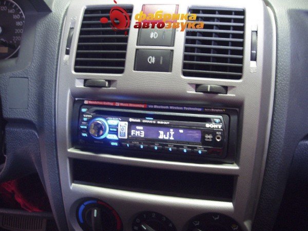 Установка магнитолы SONY MEX-BT3600U SONY MEX-BT3600U Hyundai Getz