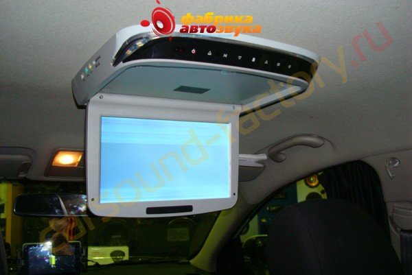установка потолочного монитора AVIS Kia Cerato